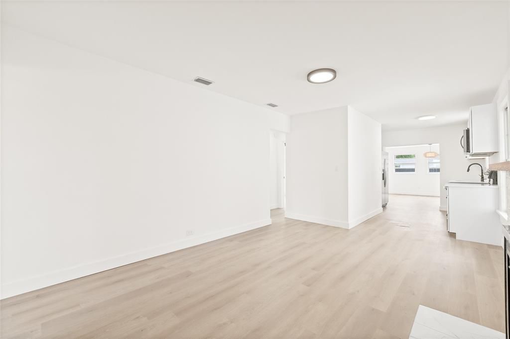 На продажу: $369,900 (2 спален, 2 ванн, 1086 Квадратных фут)