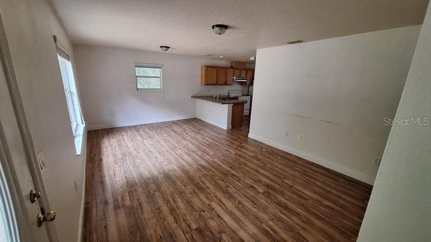 For Sale: $199,900 (3 beds, 2 baths, 1066 Square Feet)