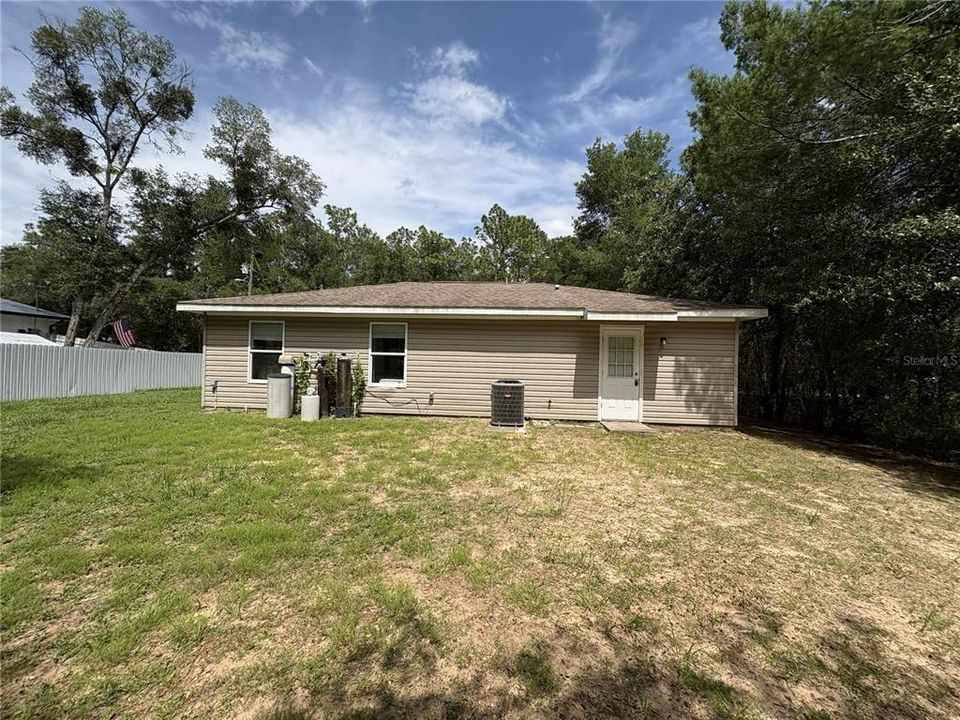 For Sale: $199,900 (3 beds, 2 baths, 1066 Square Feet)