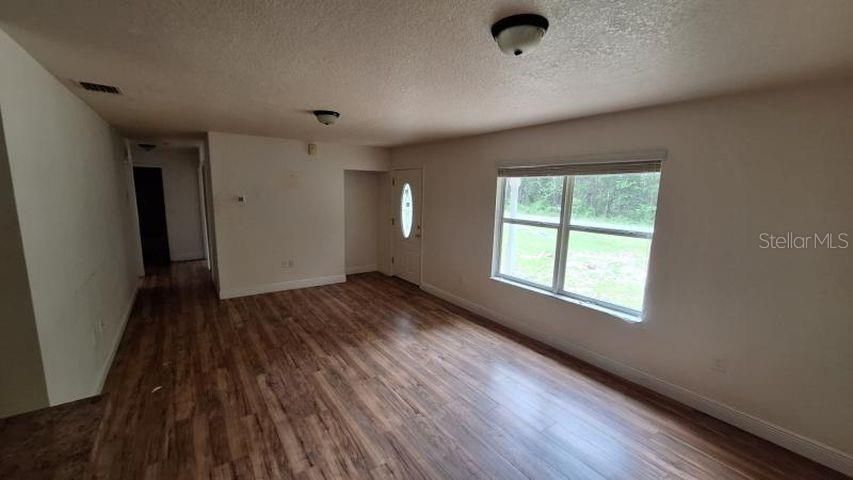 For Sale: $199,900 (3 beds, 2 baths, 1066 Square Feet)