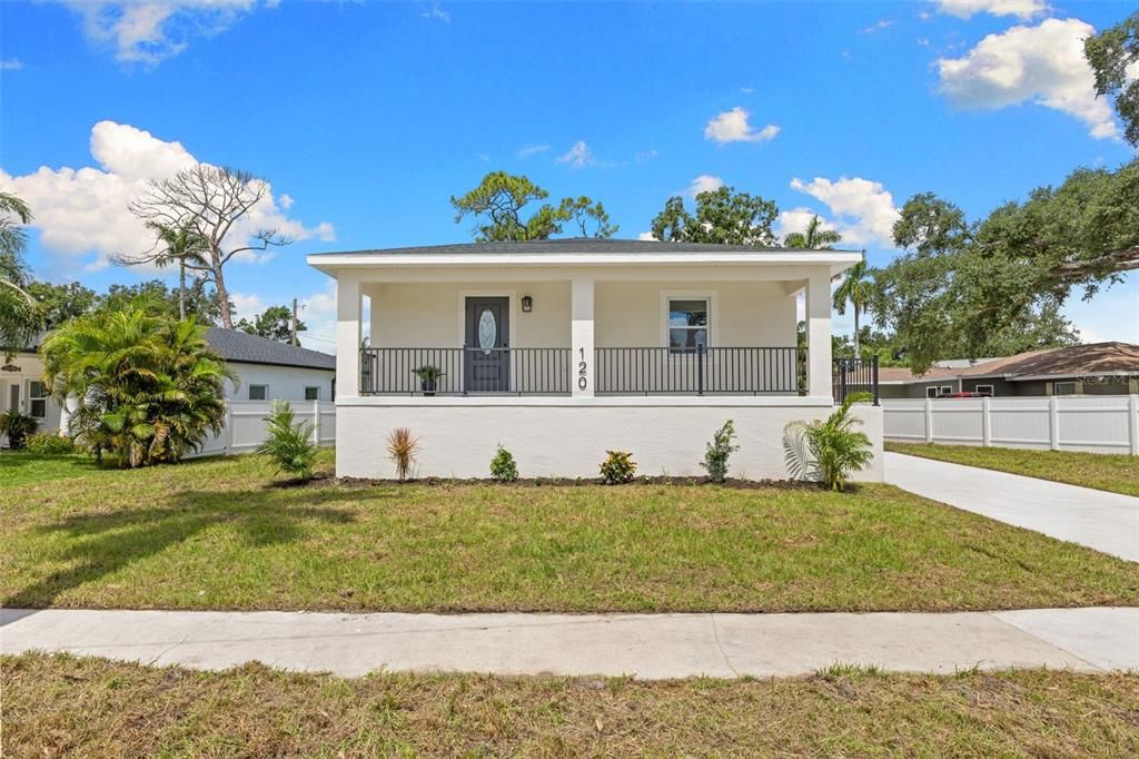 Active With Contract: $348,900 (3 beds, 2 baths, 1540 Square Feet)