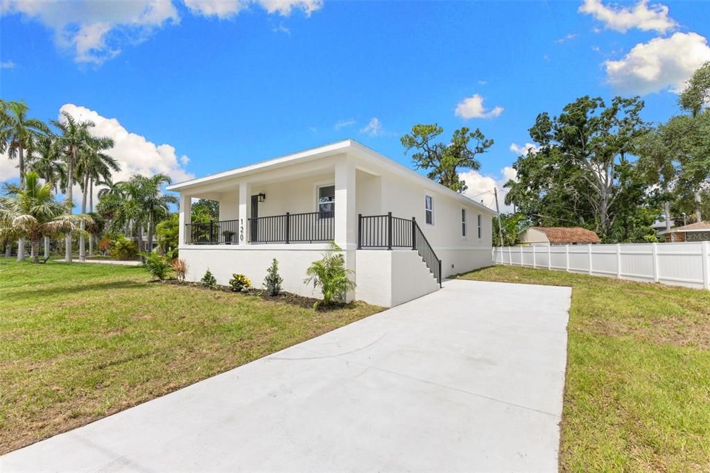 Active With Contract: $348,900 (3 beds, 2 baths, 1540 Square Feet)