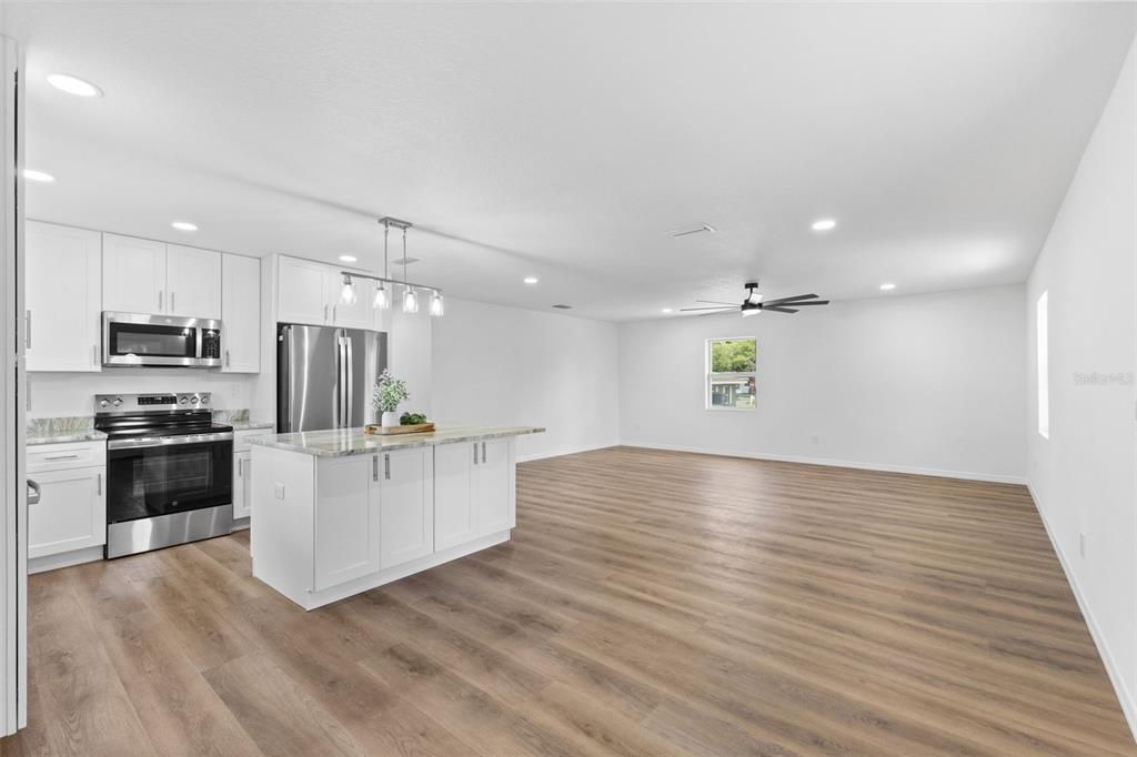 Active With Contract: $348,900 (3 beds, 2 baths, 1540 Square Feet)