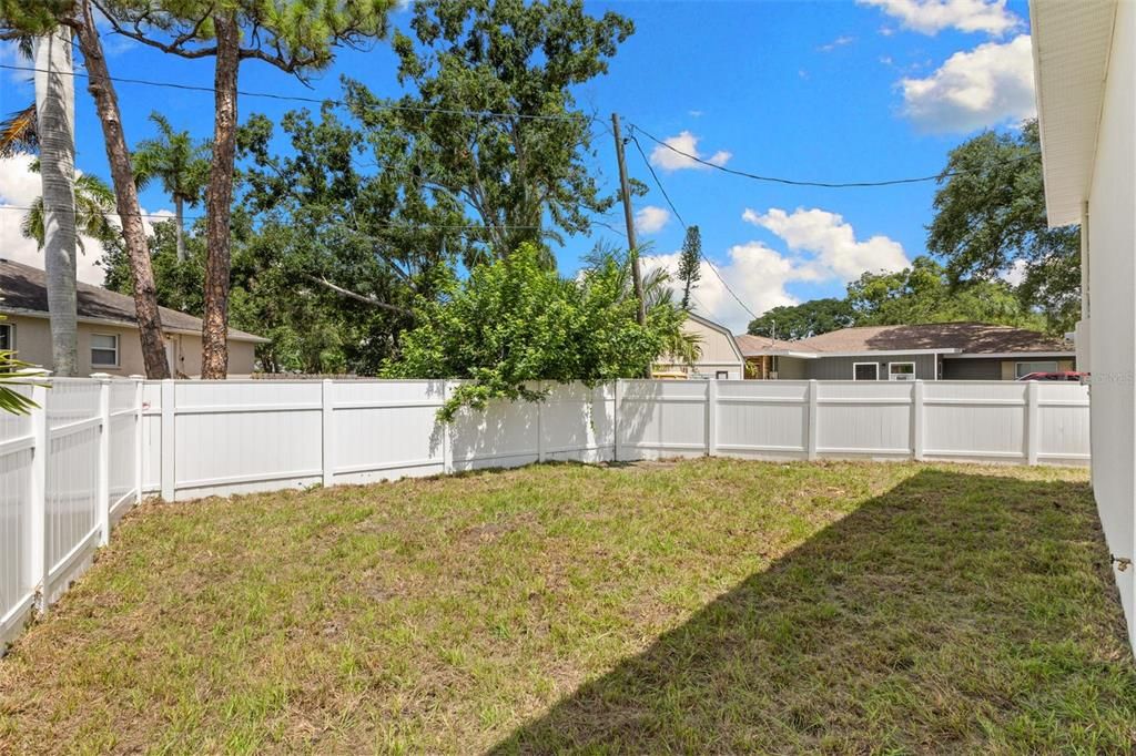 Active With Contract: $348,900 (3 beds, 2 baths, 1540 Square Feet)