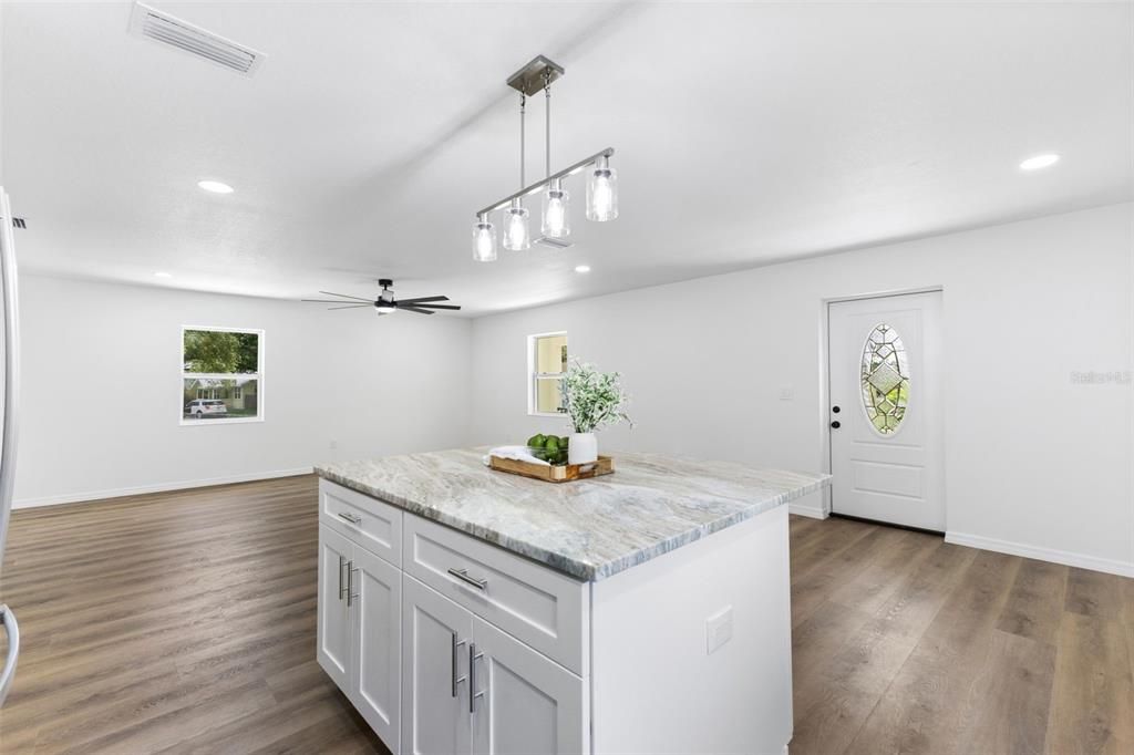 Active With Contract: $348,900 (3 beds, 2 baths, 1540 Square Feet)