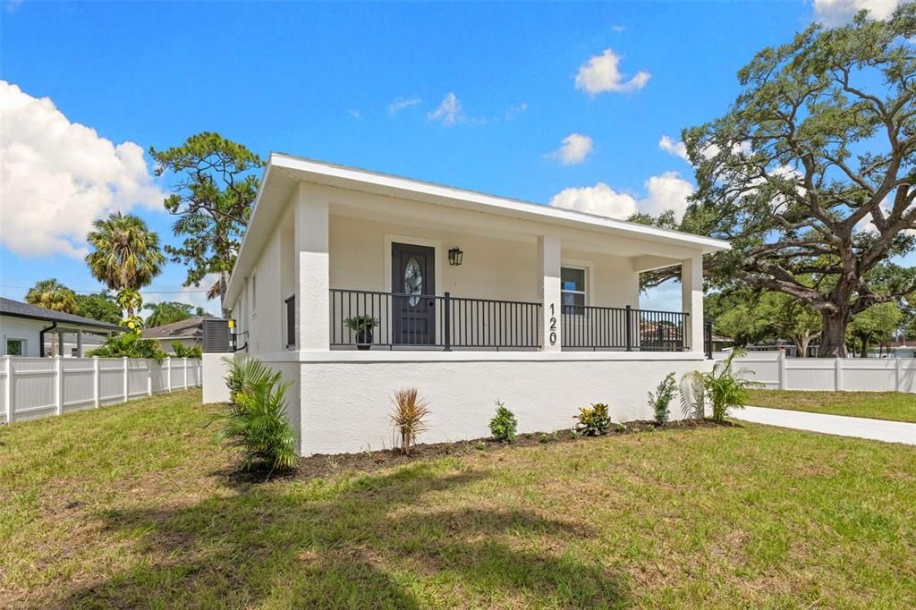 Active With Contract: $348,900 (3 beds, 2 baths, 1540 Square Feet)