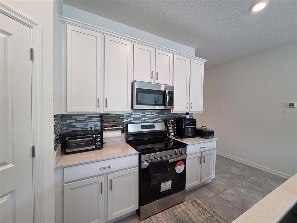 For Rent: $2,300 (3 beds, 2 baths, 1560 Square Feet)