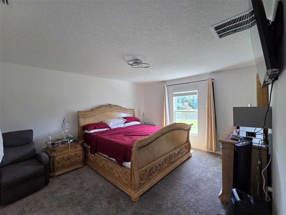For Rent: $2,300 (3 beds, 2 baths, 1560 Square Feet)
