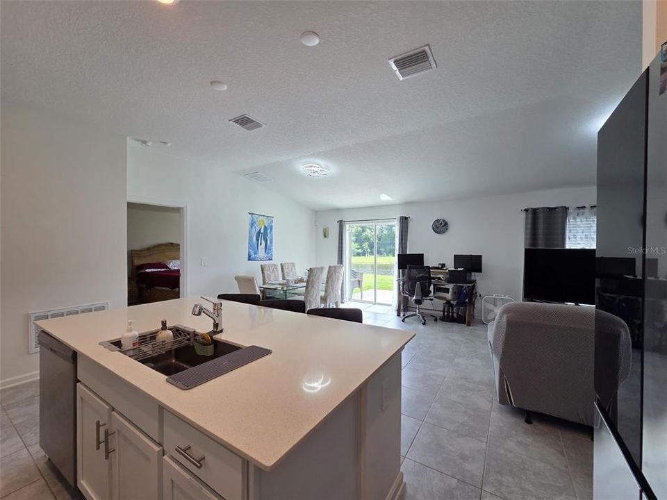 For Rent: $2,300 (3 beds, 2 baths, 1560 Square Feet)