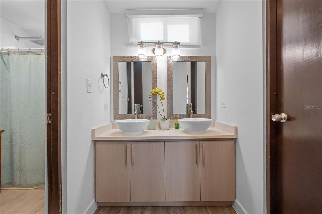 For Sale: $345,000 (3 beds, 2 baths, 1423 Square Feet)