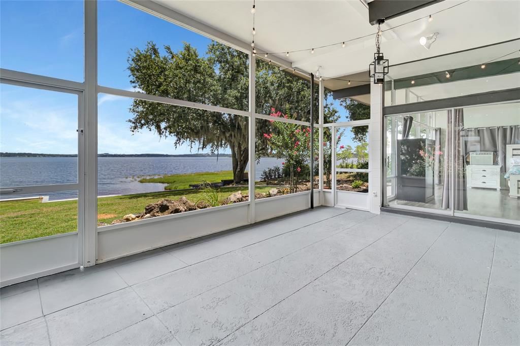 For Sale: $1,000,000 (4 beds, 2 baths, 1939 Square Feet)