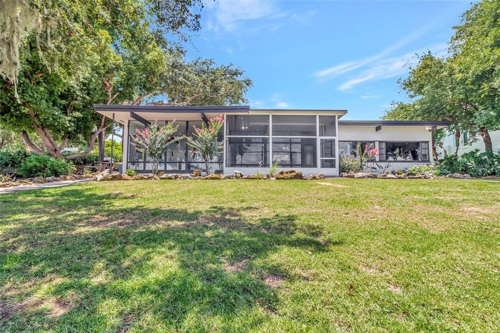 For Sale: $1,000,000 (4 beds, 2 baths, 1939 Square Feet)