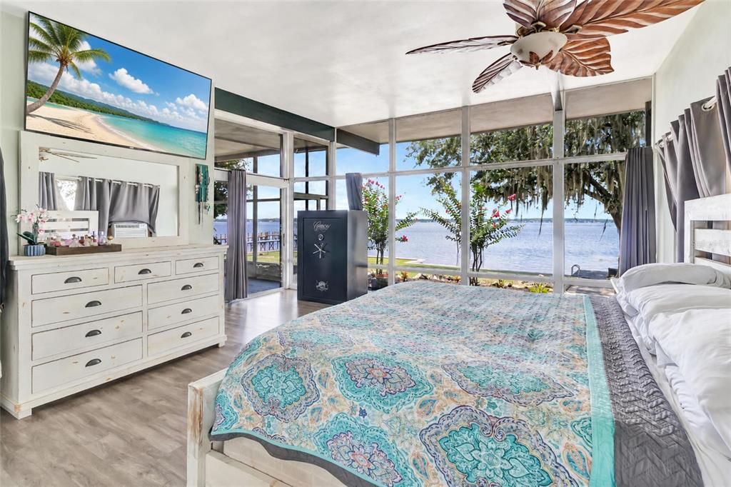 For Sale: $1,000,000 (4 beds, 2 baths, 1939 Square Feet)