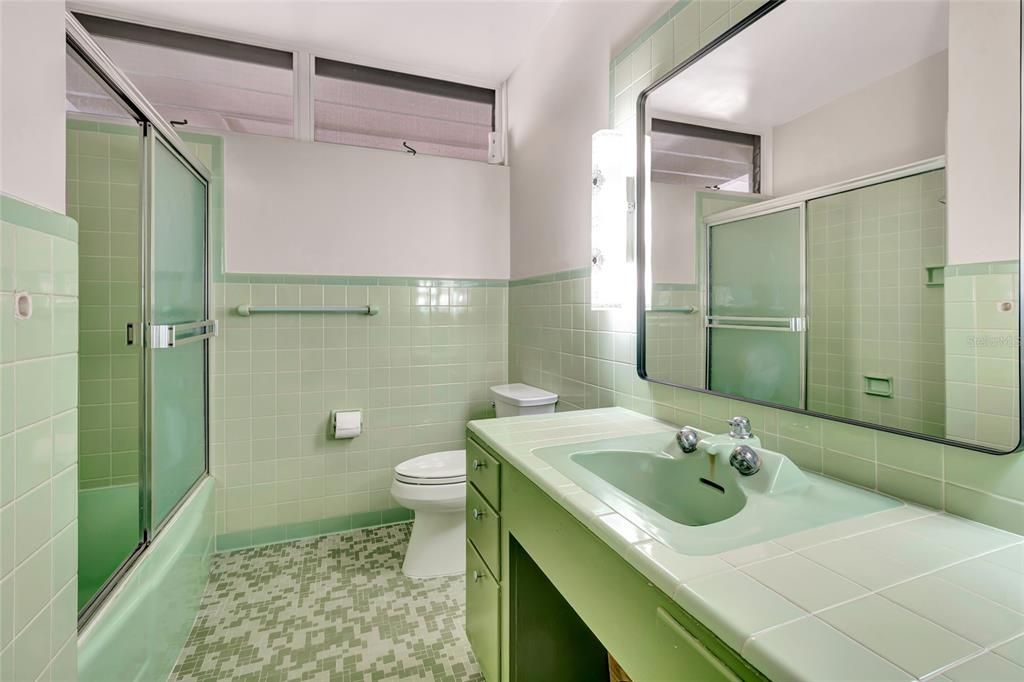 For Sale: $1,000,000 (4 beds, 2 baths, 1939 Square Feet)