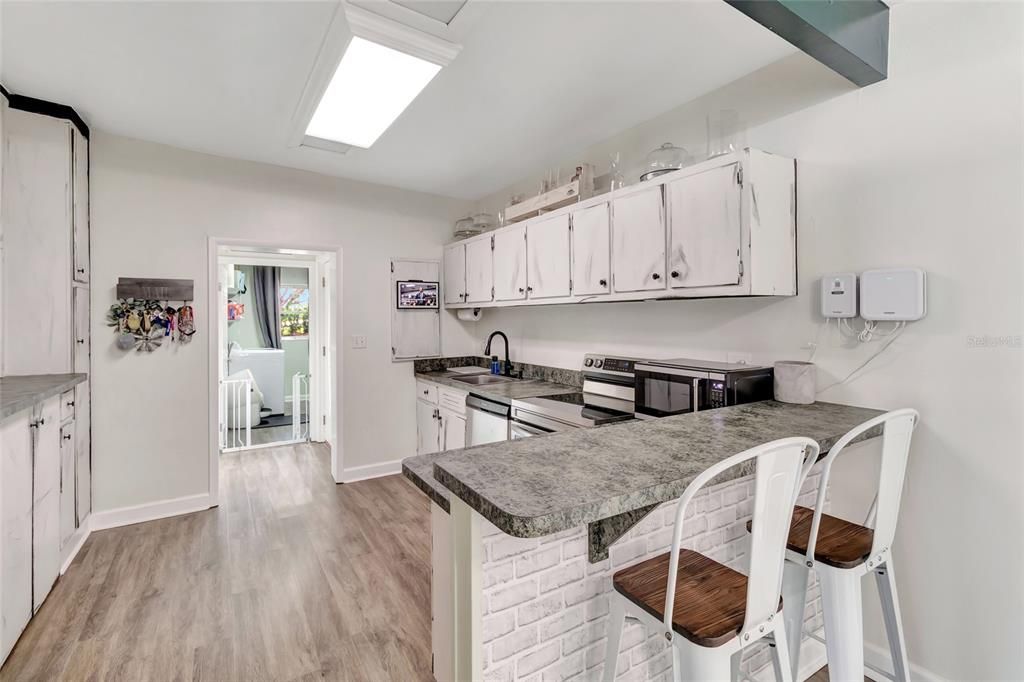 For Sale: $1,000,000 (4 beds, 2 baths, 1939 Square Feet)