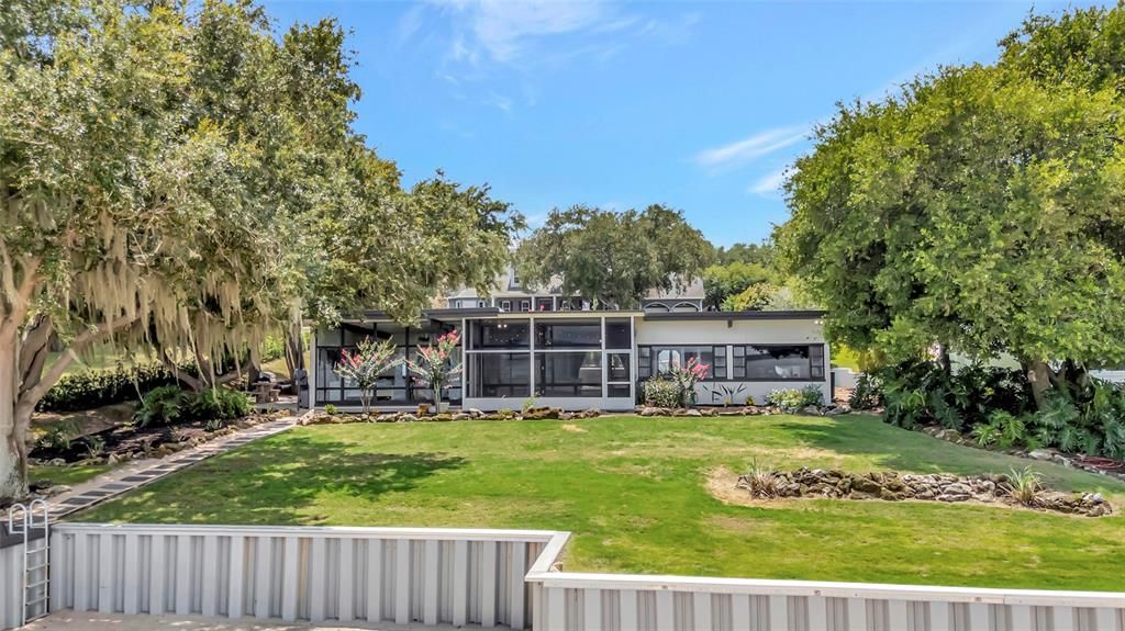For Sale: $1,000,000 (4 beds, 2 baths, 1939 Square Feet)