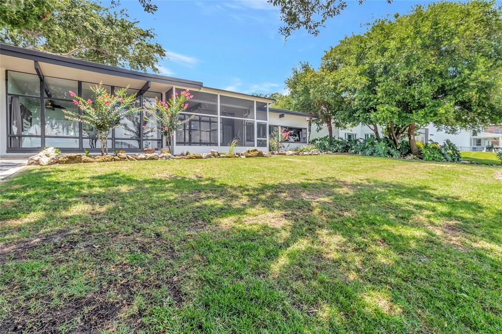 For Sale: $1,000,000 (4 beds, 2 baths, 1939 Square Feet)