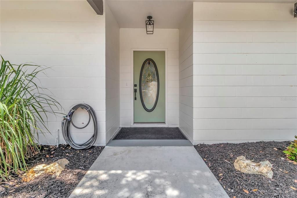 For Sale: $1,000,000 (4 beds, 2 baths, 1939 Square Feet)