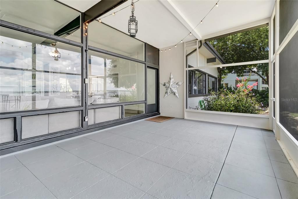 For Sale: $1,000,000 (4 beds, 2 baths, 1939 Square Feet)