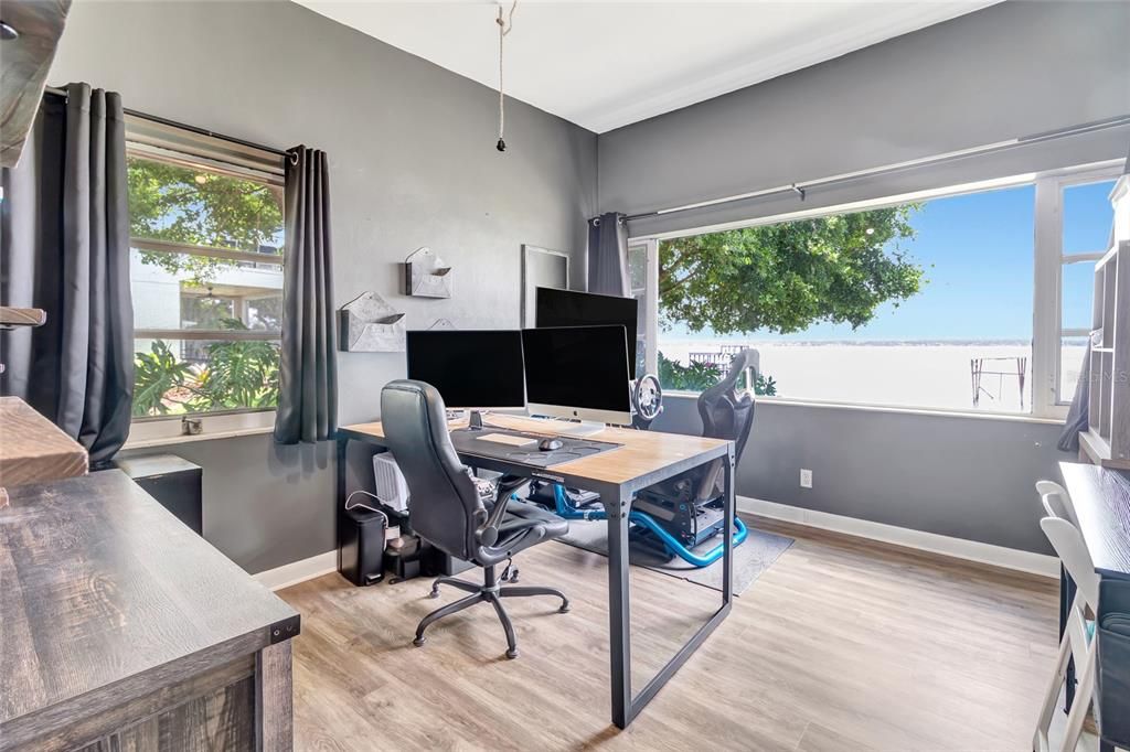 For Sale: $1,000,000 (4 beds, 2 baths, 1939 Square Feet)