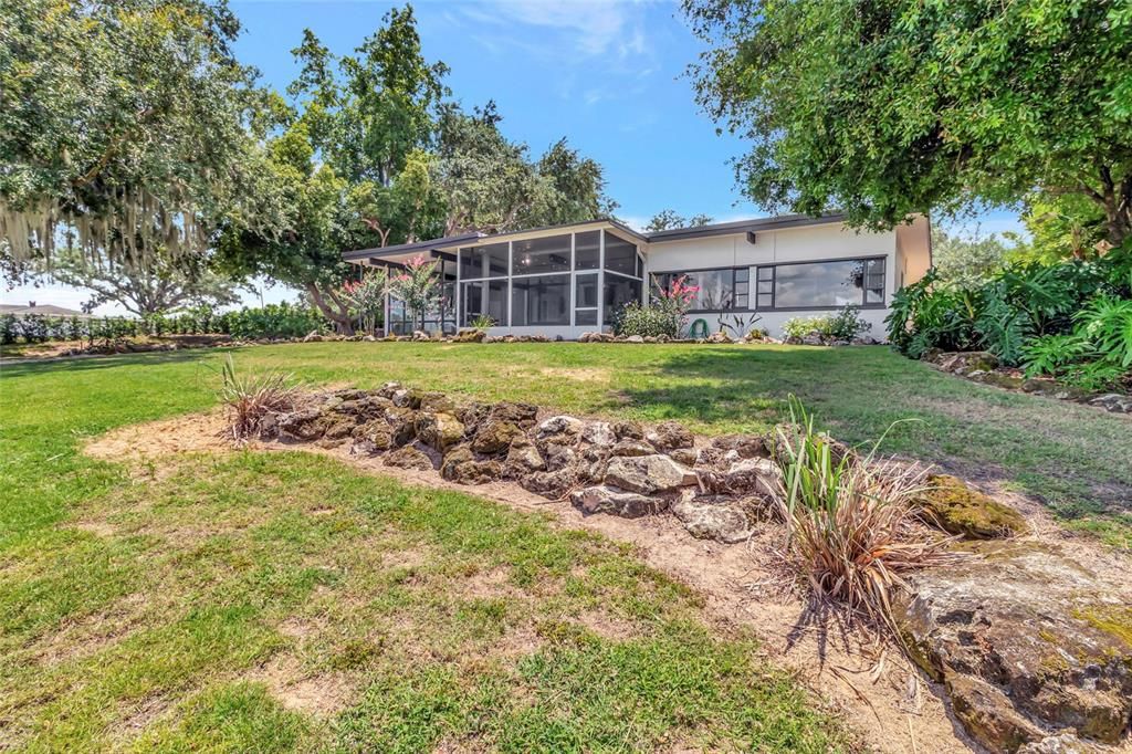 For Sale: $1,000,000 (4 beds, 2 baths, 1939 Square Feet)