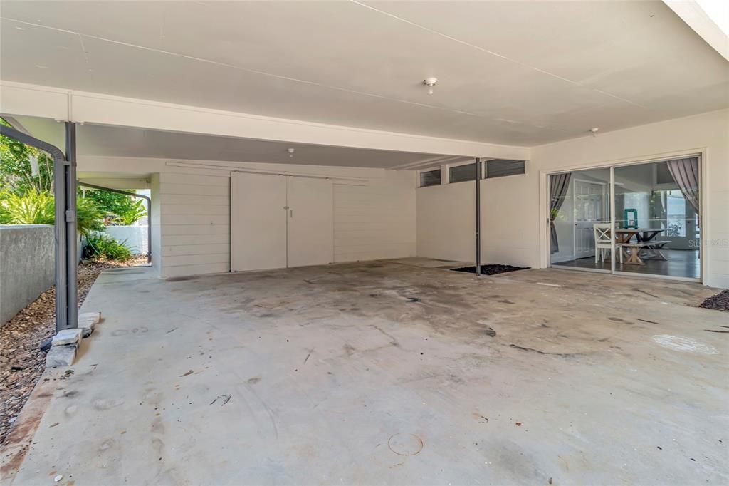For Sale: $1,000,000 (4 beds, 2 baths, 1939 Square Feet)