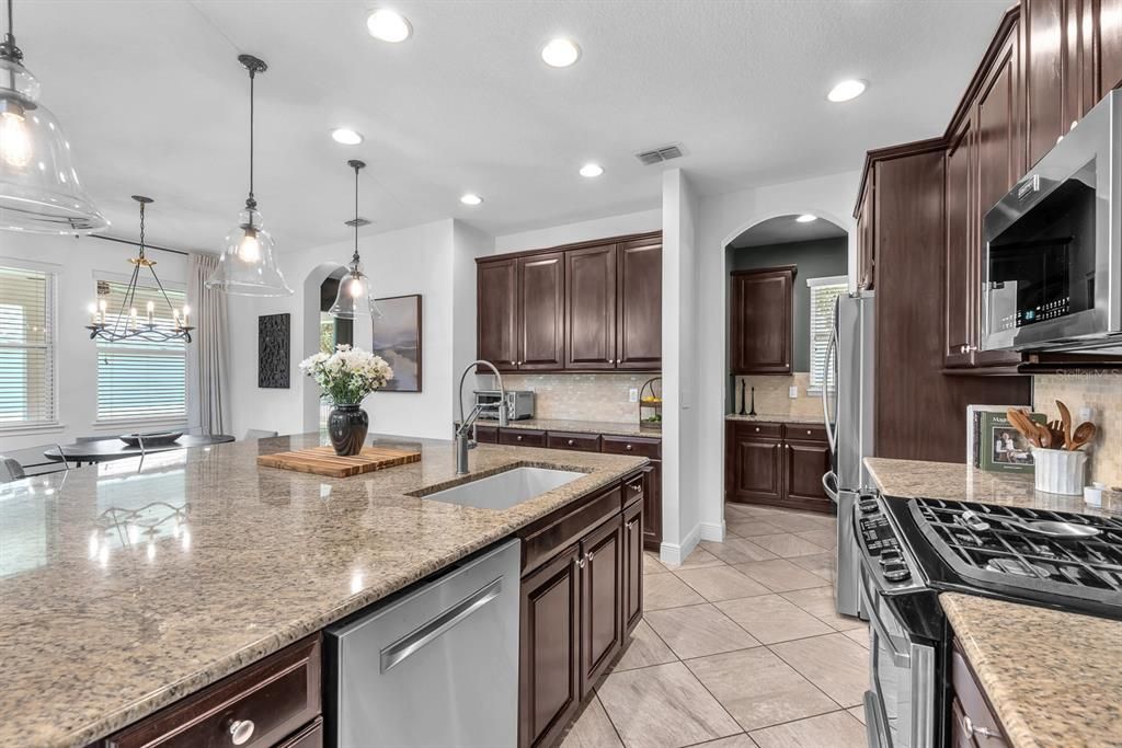 For Sale: $713,000 (4 beds, 3 baths, 3338 Square Feet)