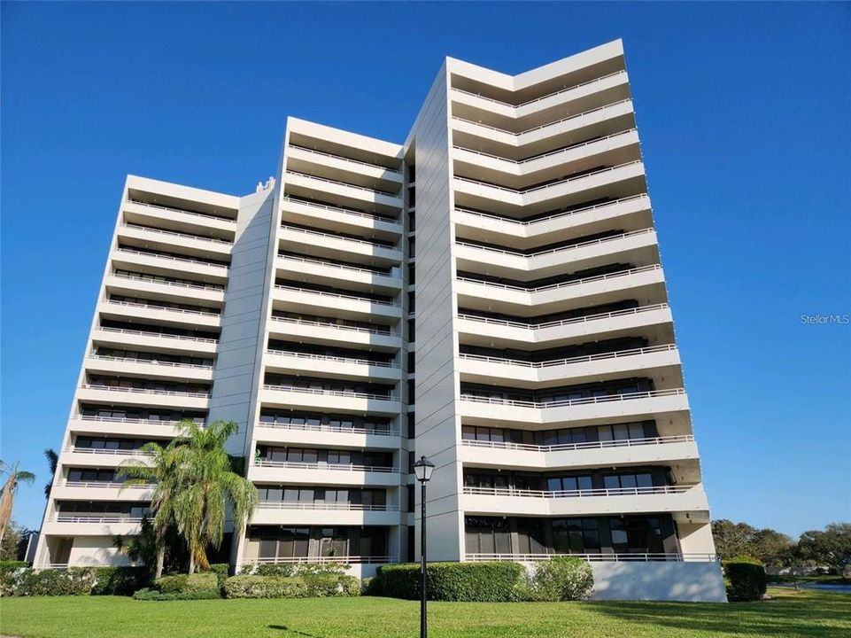 For Rent: $3,200 (2 beds, 2 baths, 1476 Square Feet)