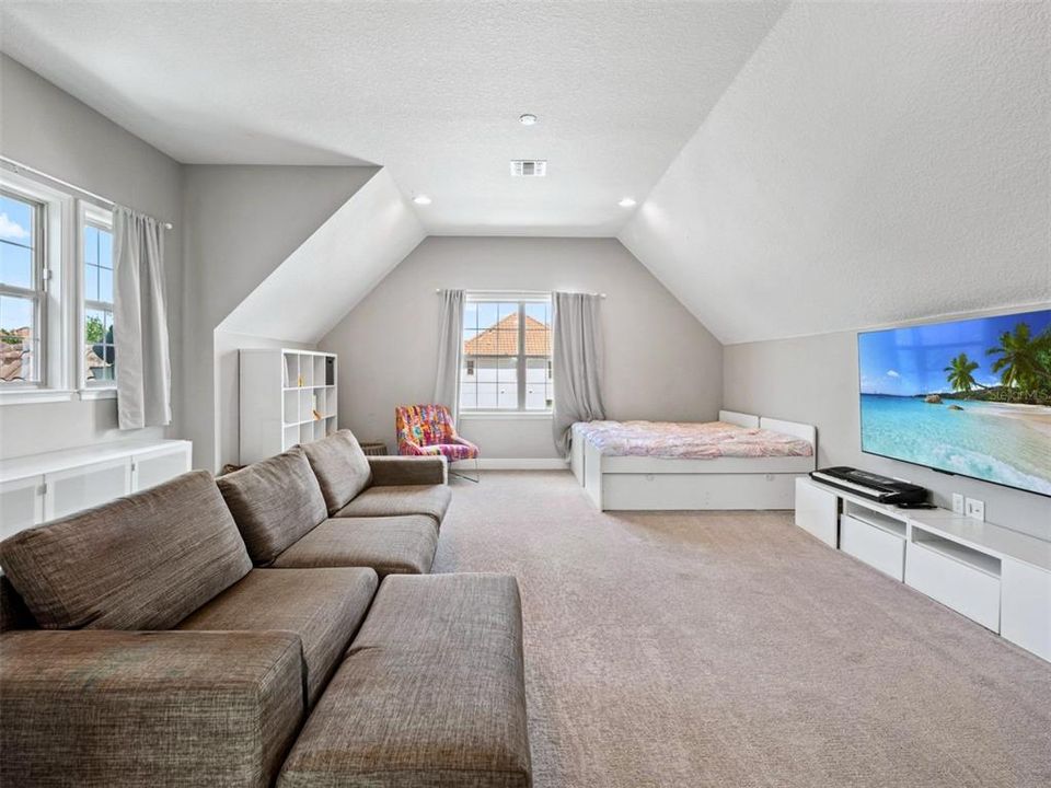 В аренду: $8,900 (6 спален, 4 ванн, 4969 Квадратных фут)