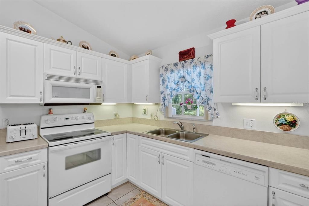 For Sale: $284,900 (3 beds, 2 baths, 1438 Square Feet)