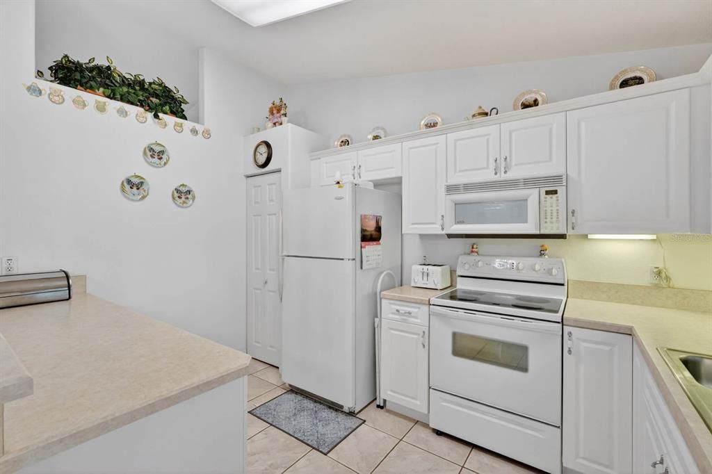 For Sale: $284,900 (3 beds, 2 baths, 1438 Square Feet)