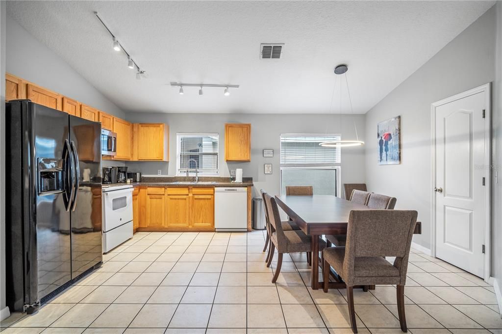En Venta: $349,000 (4 camas, 3 baños, 1665 Pies cuadrados)
