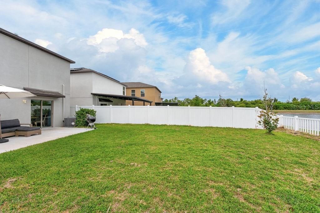 En Venta: $285,000 (4 camas, 2 baños, 1914 Pies cuadrados)