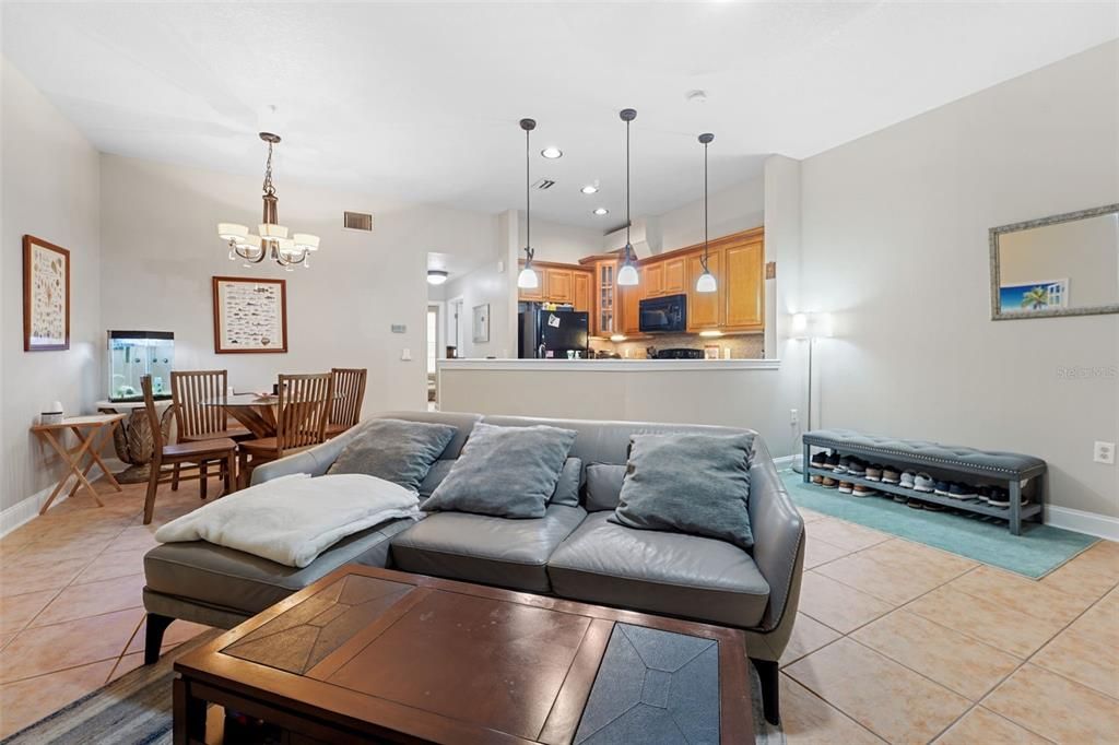 For Rent: $2,800 (2 beds, 2 baths, 875 Square Feet)