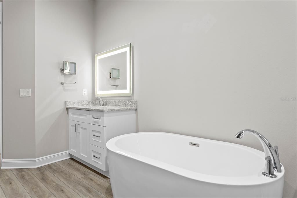 For Sale: $1,485,000 (3 beds, 2 baths, 2334 Square Feet)