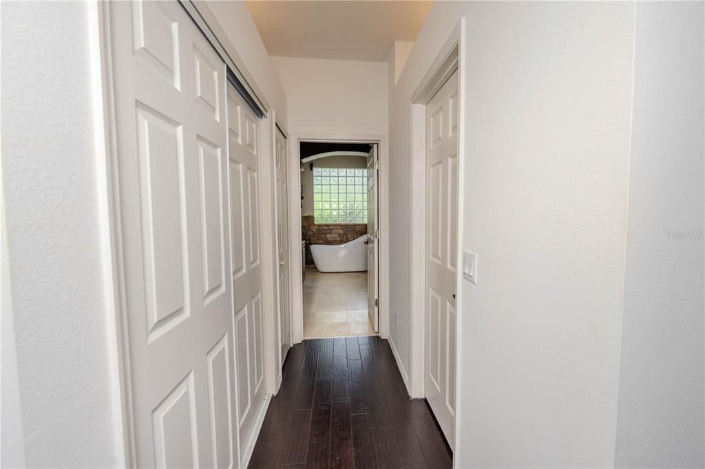 En Venta: $635,000 (4 camas, 2 baños, 2520 Pies cuadrados)
