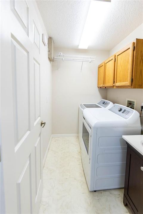 En Venta: $635,000 (4 camas, 2 baños, 2520 Pies cuadrados)
