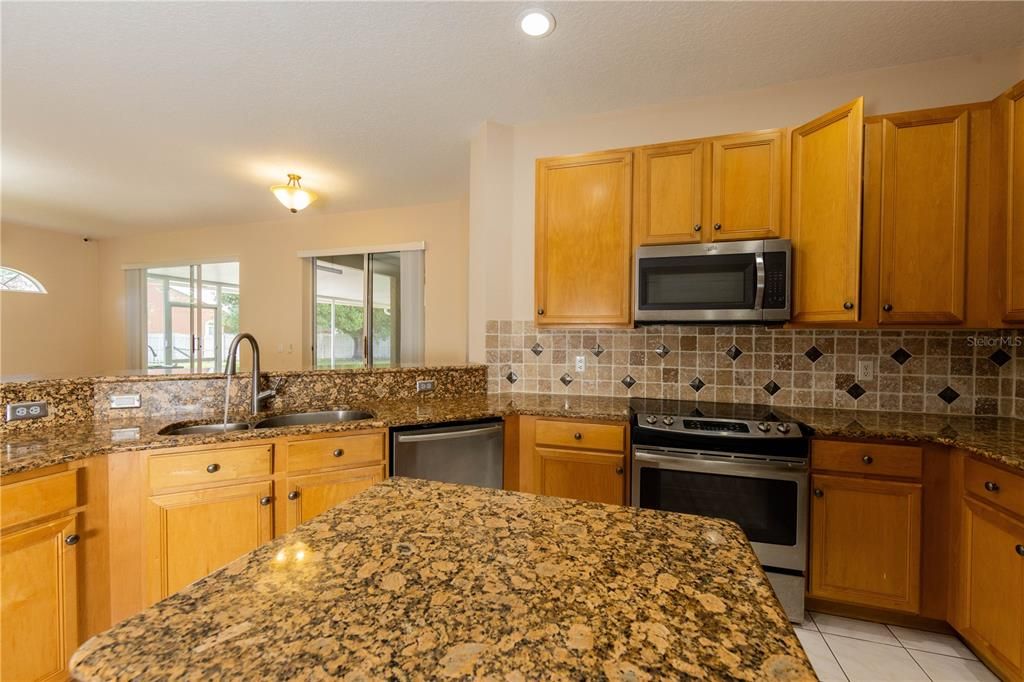 En Venta: $635,000 (4 camas, 2 baños, 2520 Pies cuadrados)