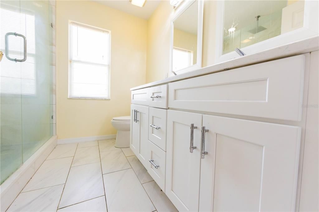 En Venta: $635,000 (4 camas, 2 baños, 2520 Pies cuadrados)