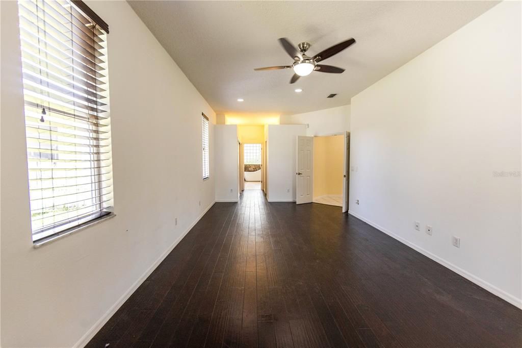 En Venta: $635,000 (4 camas, 2 baños, 2520 Pies cuadrados)