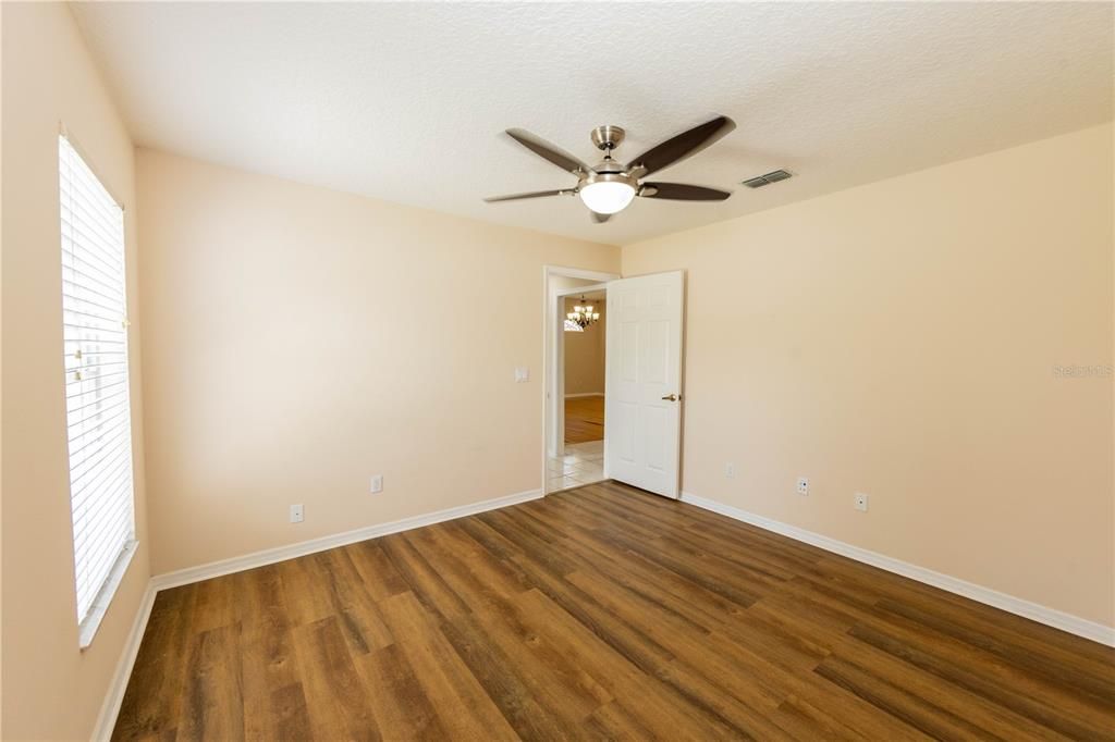 En Venta: $635,000 (4 camas, 2 baños, 2520 Pies cuadrados)