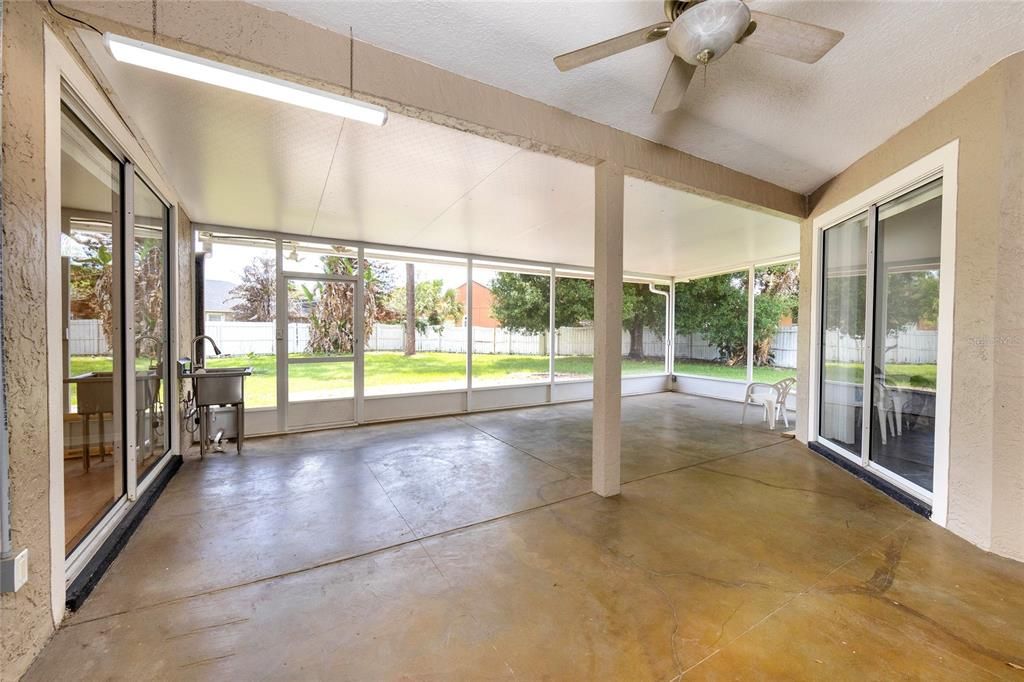En Venta: $635,000 (4 camas, 2 baños, 2520 Pies cuadrados)