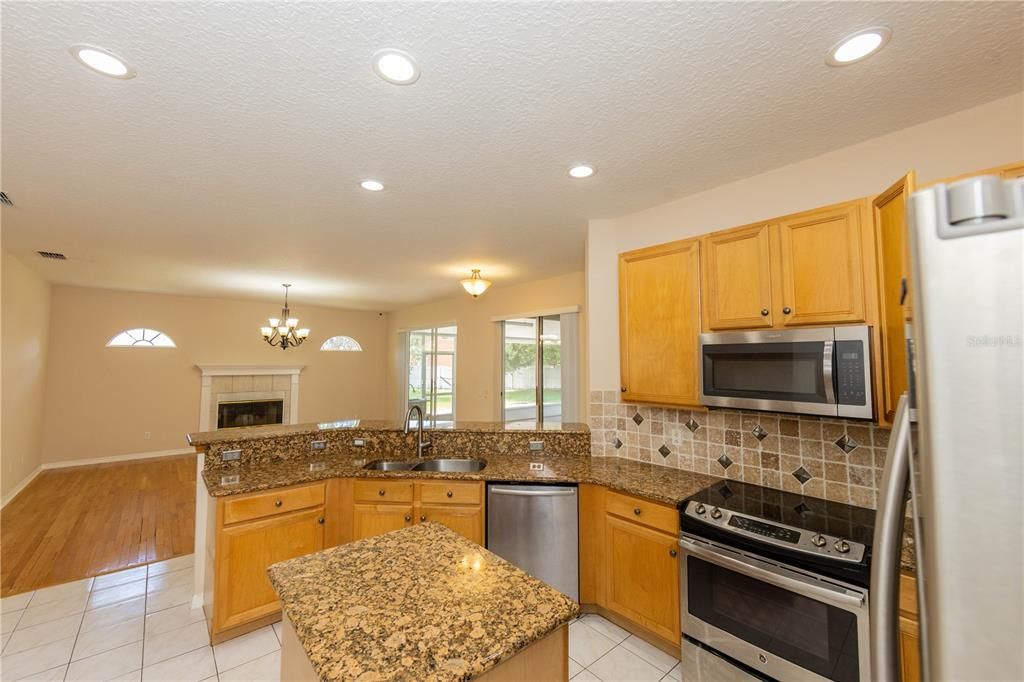 En Venta: $635,000 (4 camas, 2 baños, 2520 Pies cuadrados)