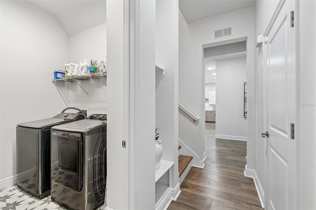 For Sale: $1,150,000 (6 beds, 4 baths, 4056 Square Feet)