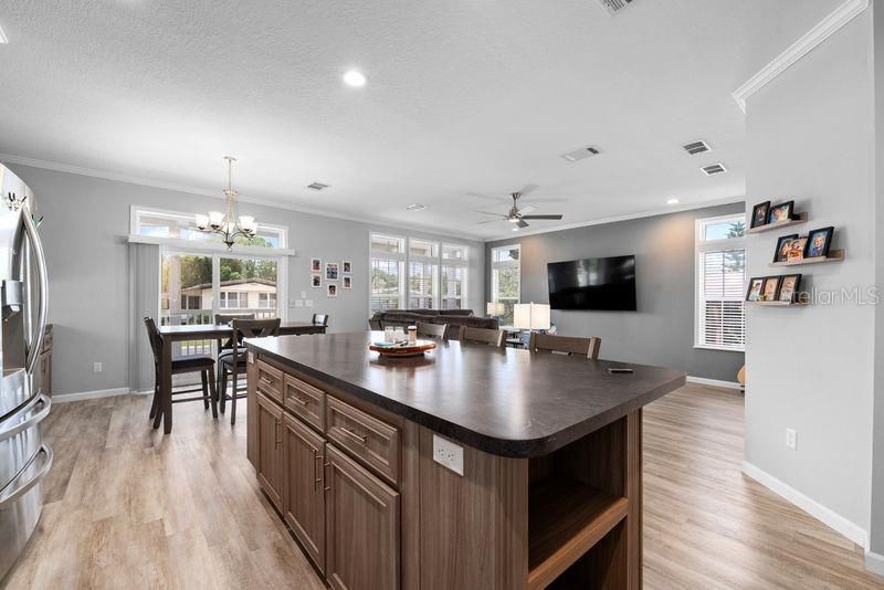 For Sale: $385,000 (2 beds, 2 baths, 1620 Square Feet)