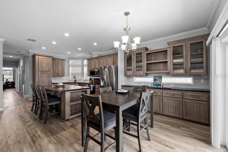 For Sale: $385,000 (2 beds, 2 baths, 1620 Square Feet)