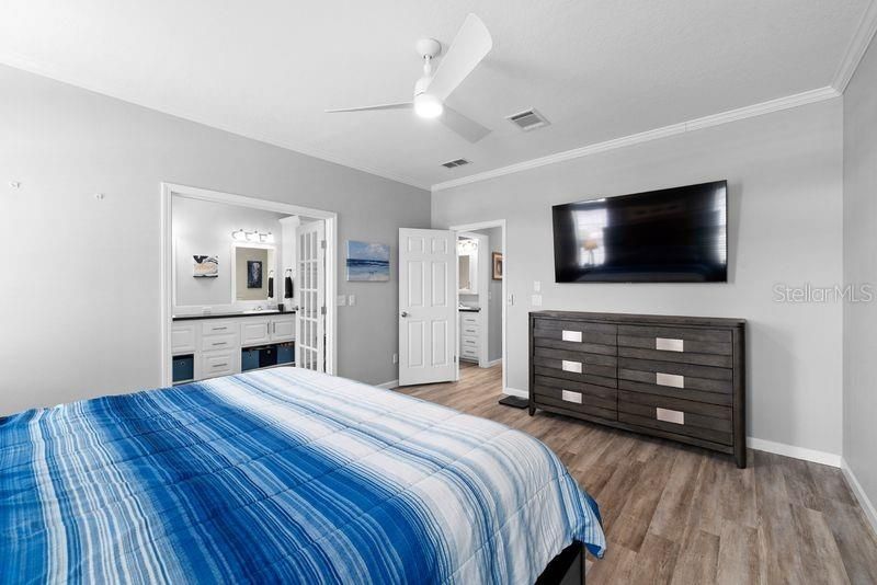 For Sale: $385,000 (2 beds, 2 baths, 1620 Square Feet)