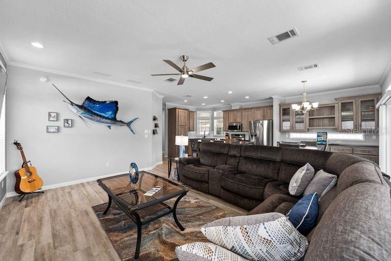 For Sale: $385,000 (2 beds, 2 baths, 1620 Square Feet)