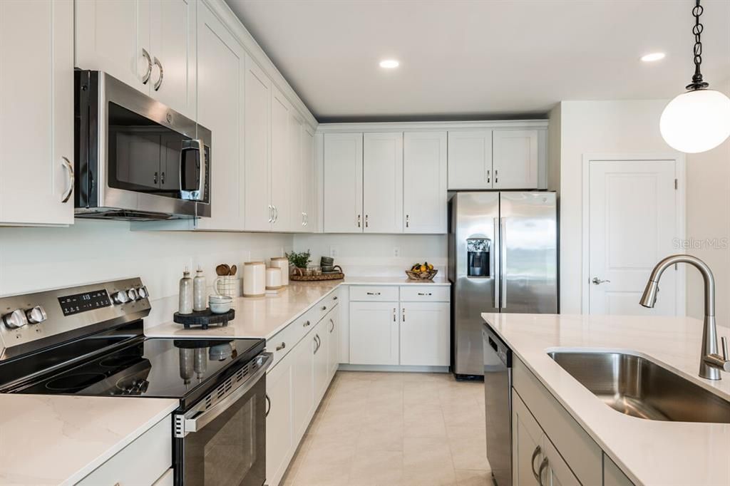For Sale: $485,560 (5 beds, 2 baths, 2262 Square Feet)