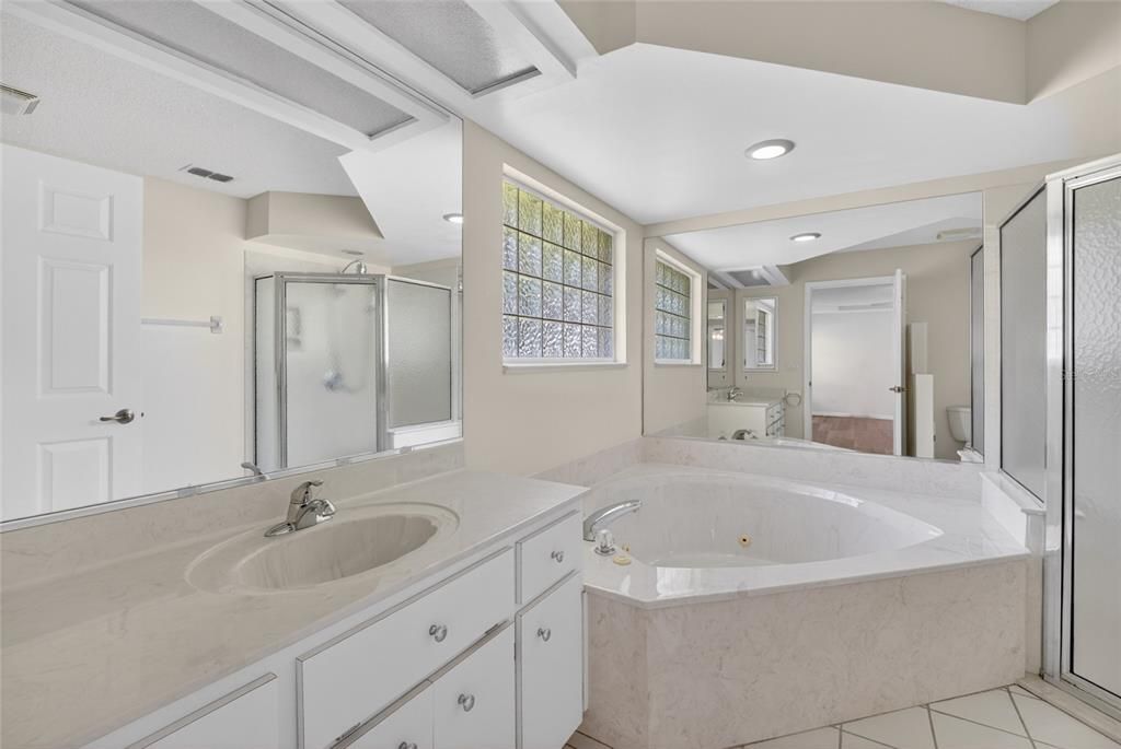 На продажу: $329,900 (3 спален, 2 ванн, 1934 Квадратных фут)
